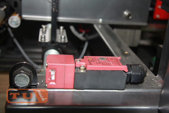 Safety limit Switch ที่ใช้ในเครื่องขึ้นรูปกล่องอัตโนมัติ